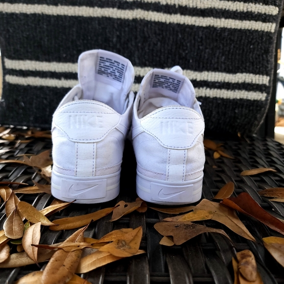 Woman's ll white nikes - Picture 5 of 10